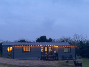 Poppy Lodge Sleeps 8 at Fairview farm Ravenshead Nottingham Near Sherwood Forest, Dog Friendly, Farm Stay